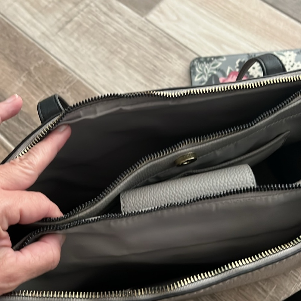 Nanette Lepore pink and gray, beautiful handbag so many pockets! - Picture 4 of 7
